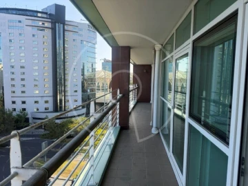 Apartamento T2 para Arrendamento em Parque das Nações