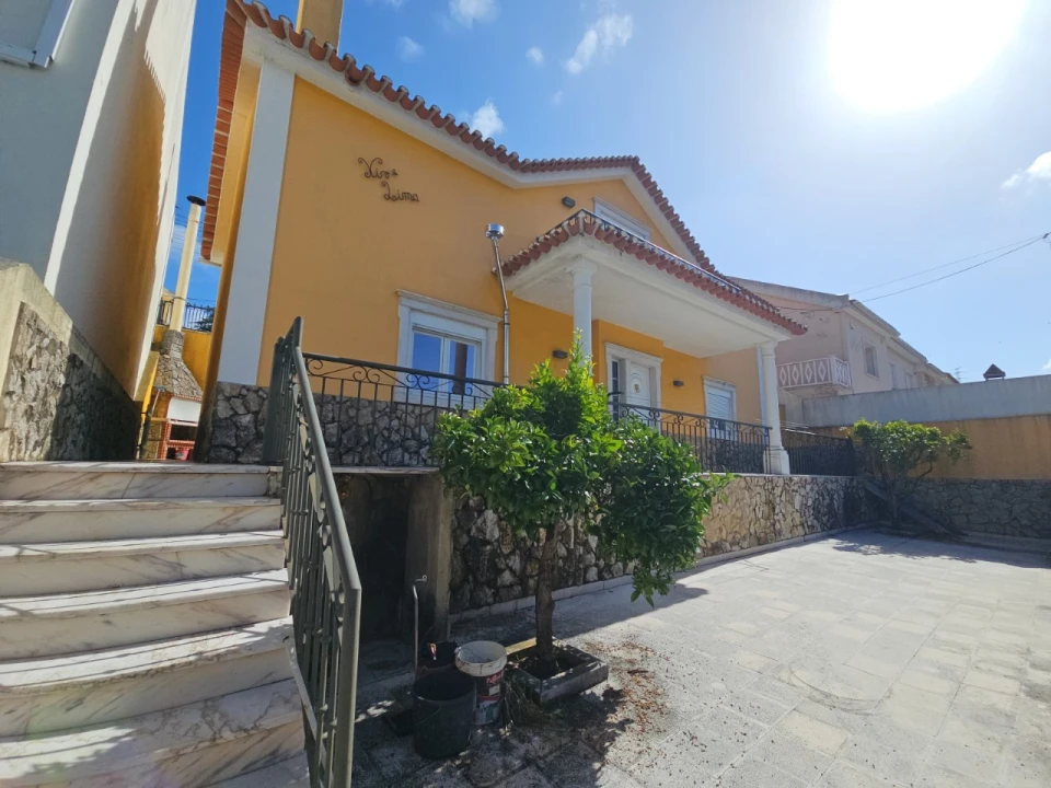 Moradia T3 para Venda em Queluz e Belas Foto 3