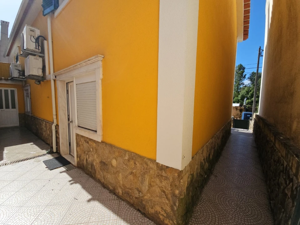 Moradia T3 para Venda em Queluz e Belas Foto 10