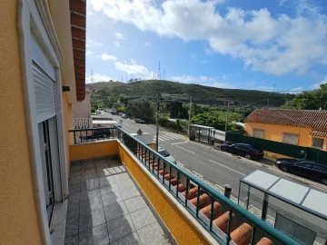 Moradia T3 para Venda em Queluz e Belas