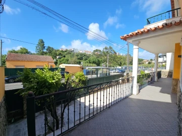 Moradia T3 para Venda em Queluz e Belas