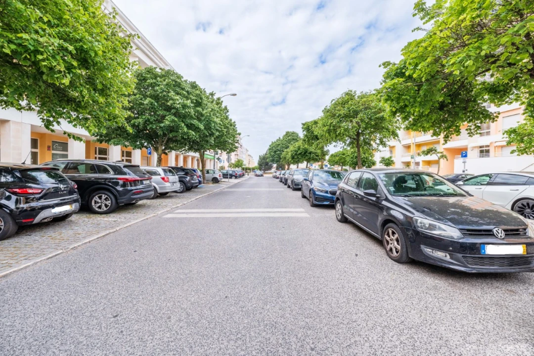 Apartamento T3 para Venda em Carcavelos e Parede Foto 53