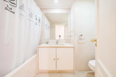 Apartamento T3 para Venda em Carcavelos e Parede