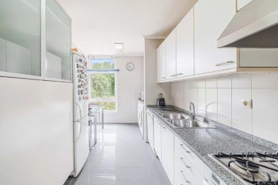 Apartamento T3 para Venda em Carcavelos e Parede