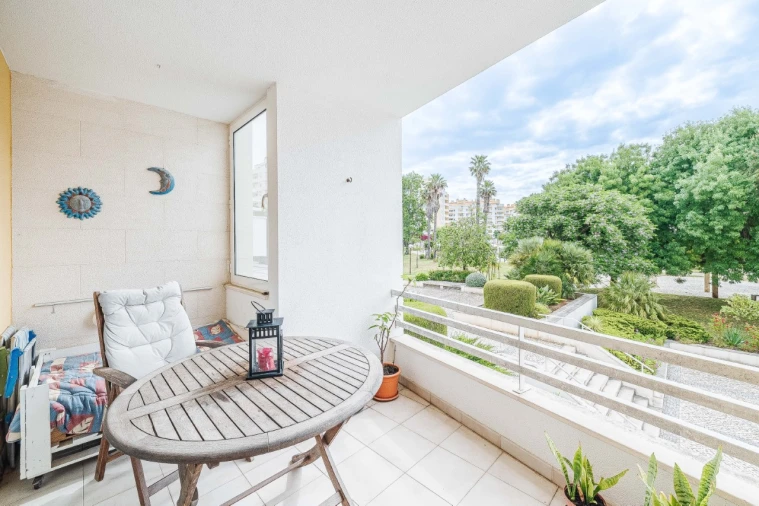 Apartamento T3 para Venda em Carcavelos e Parede Foto 16