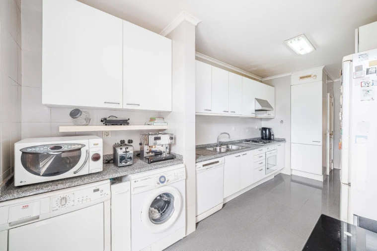 Apartamento T3 para Venda em Carcavelos e Parede Foto 7