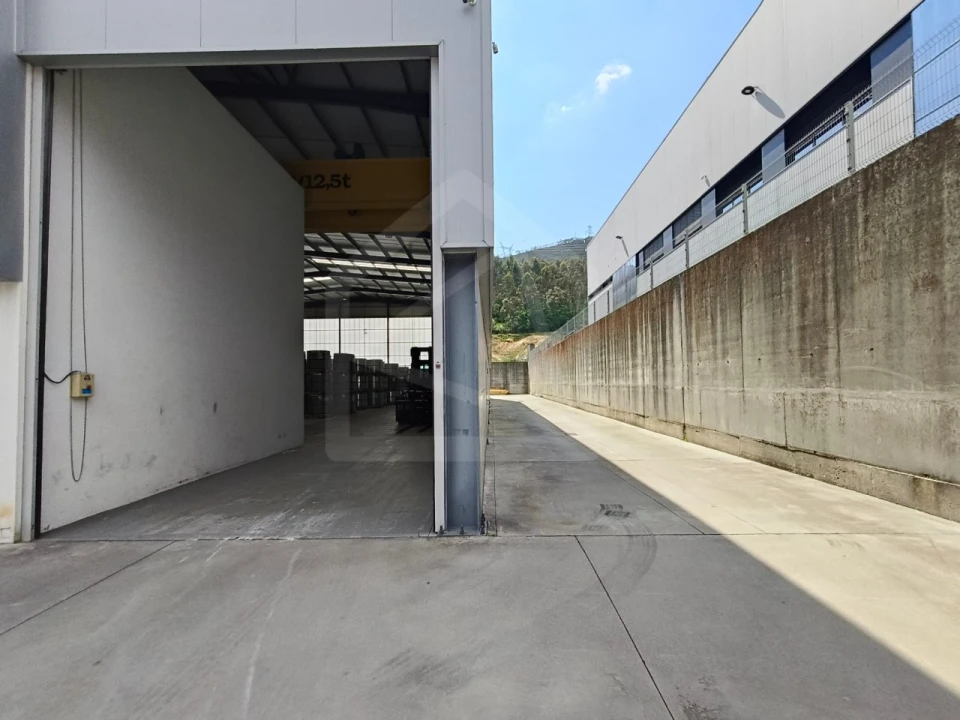 Armazém para Arrendamento em Vila Chã, Codal e Vila Cova de Perrinho Foto 12