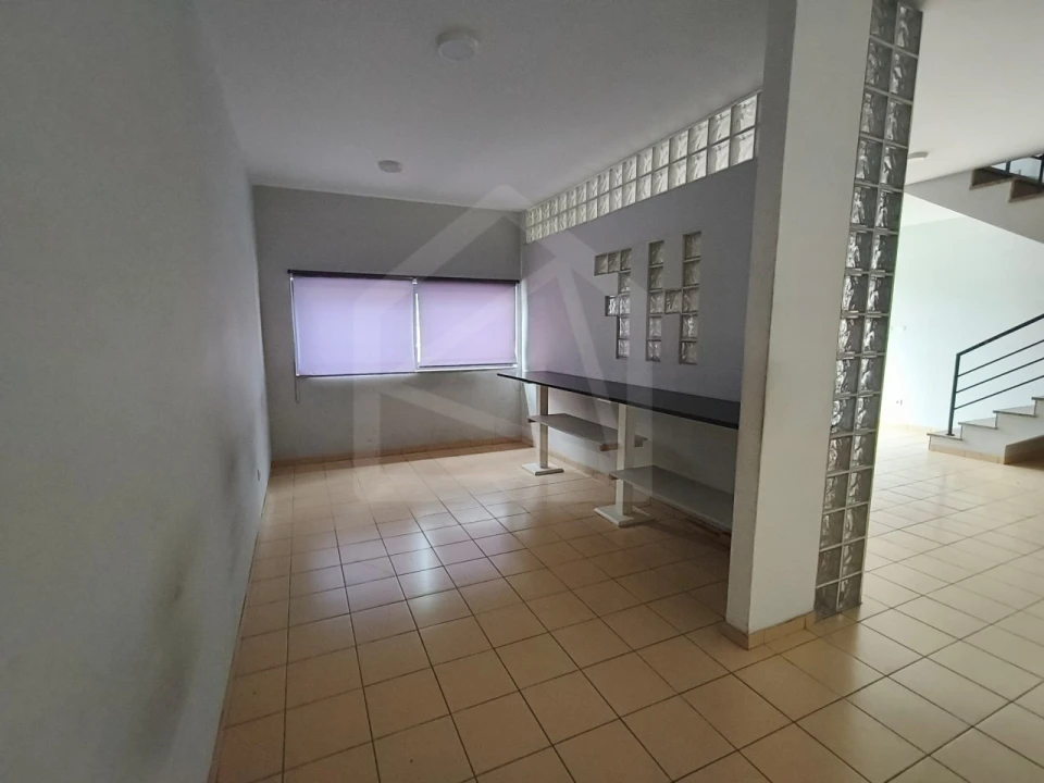Armazém para Arrendamento em Vila Chã, Codal e Vila Cova de Perrinho Foto 19
