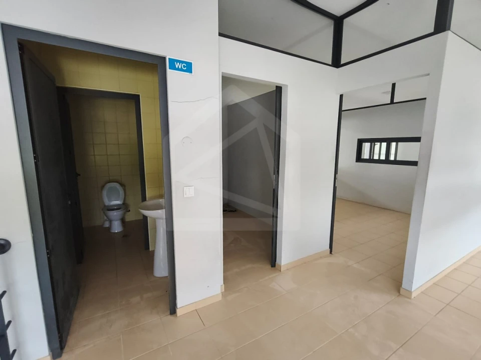 Armazém para Arrendamento em Vila Chã, Codal e Vila Cova de Perrinho Foto 30