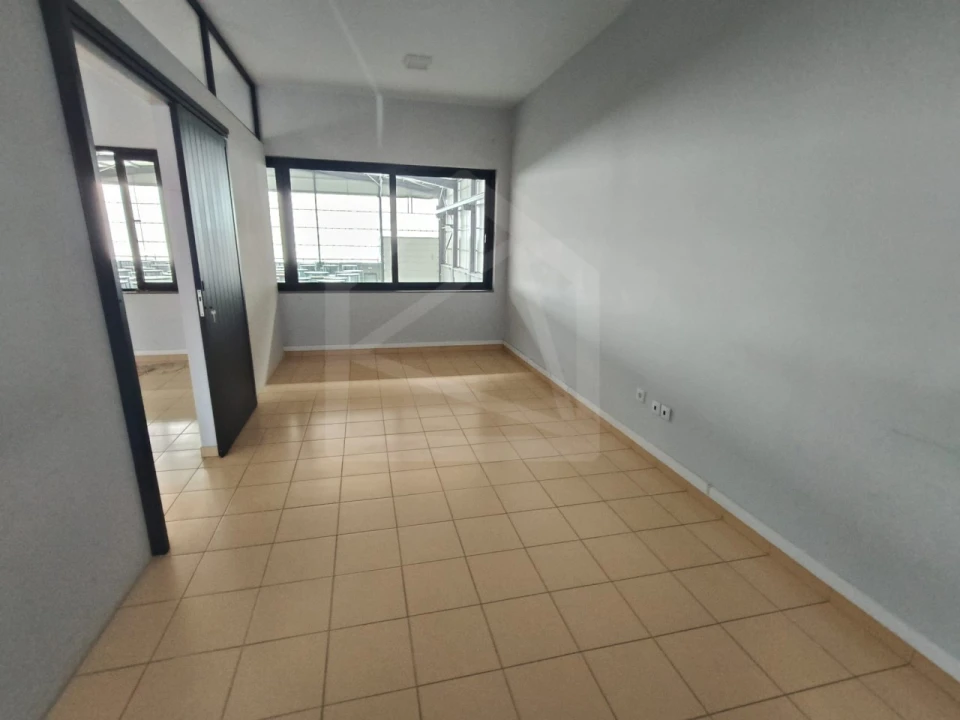 Armazém para Arrendamento em Vila Chã, Codal e Vila Cova de Perrinho Foto 21