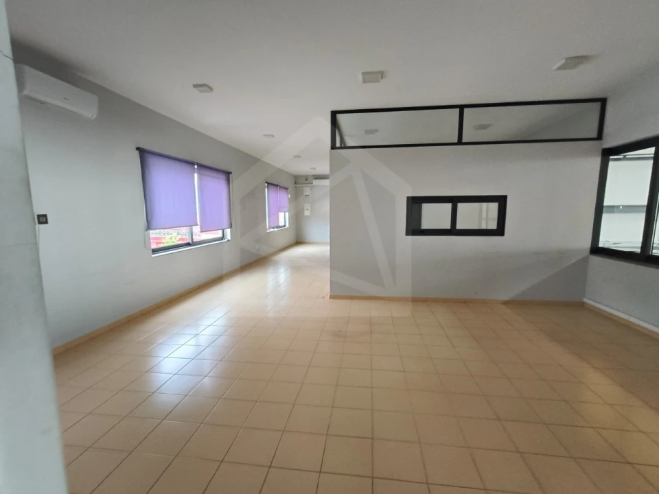 Armazém para Arrendamento em Vila Chã, Codal e Vila Cova de Perrinho Foto 22