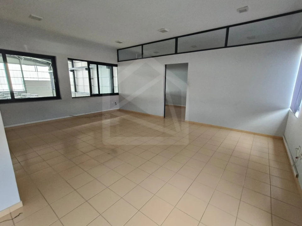 Armazém para Arrendamento em Vila Chã, Codal e Vila Cova de Perrinho Foto 23