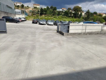 Armazém para Arrendamento em Vila Chã, Codal e Vila Cova de Perrinho