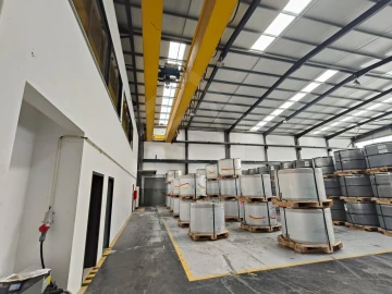 Armazém para Arrendamento em Vila Chã, Codal e Vila Cova de Perrinho