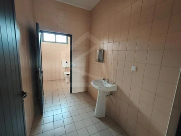 Armazém para Arrendamento em Vila Chã, Codal e Vila Cova de Perrinho
