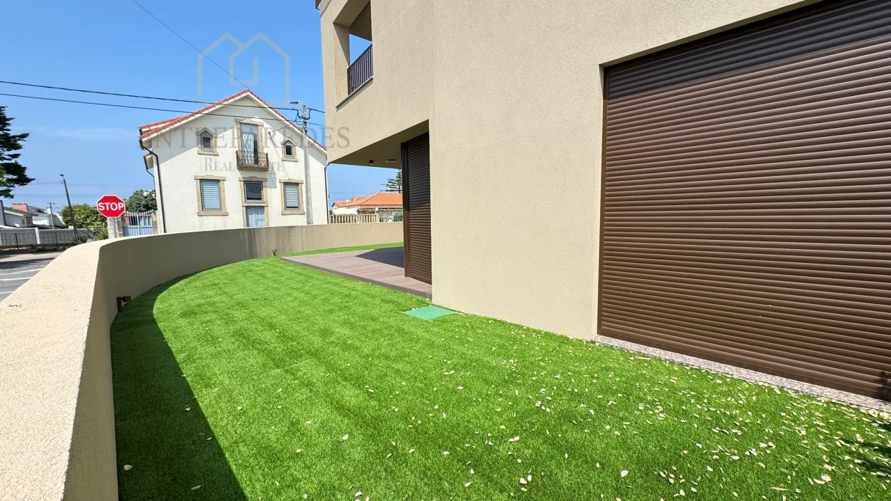 Apartamento T1 para Venda em Arcozelo Foto 29