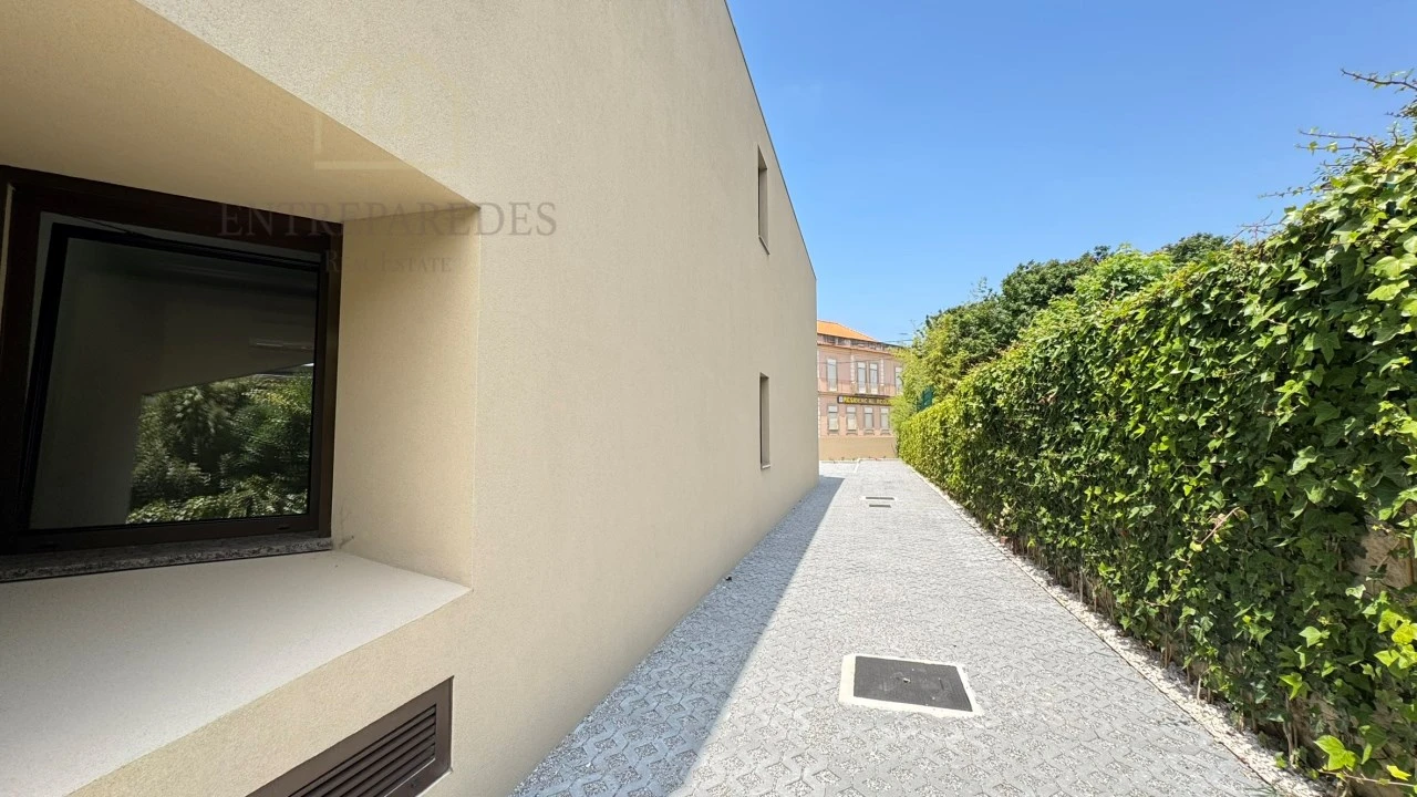 Apartamento T1 para Venda em Arcozelo Foto 32