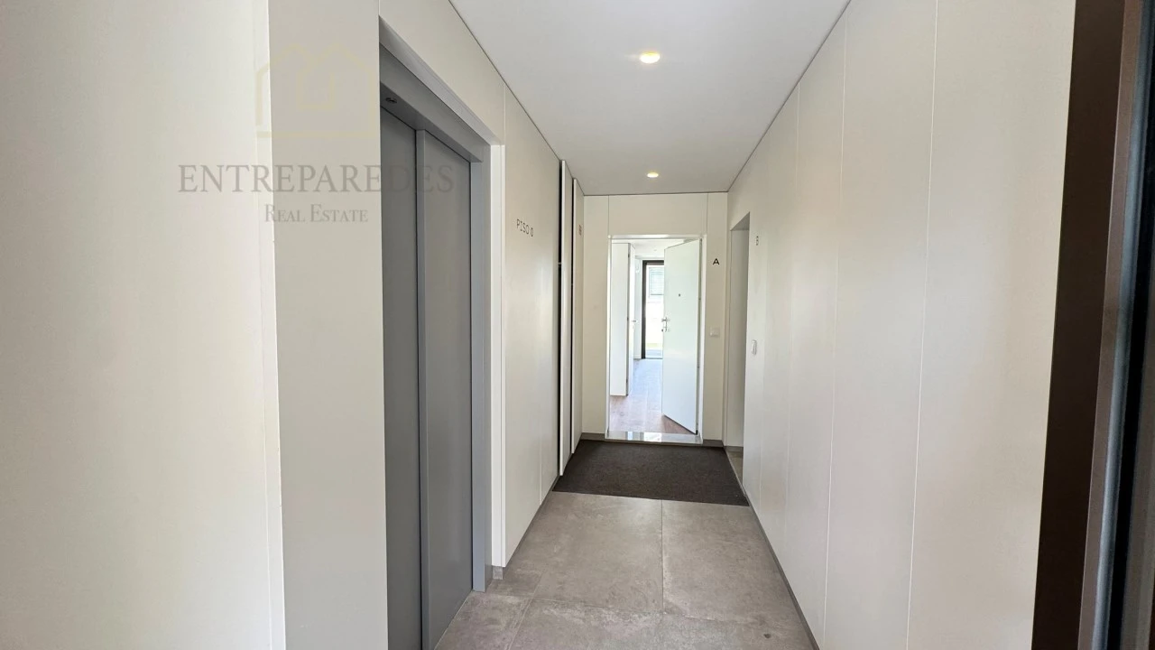 Apartamento T1 para Venda em Arcozelo Foto 36