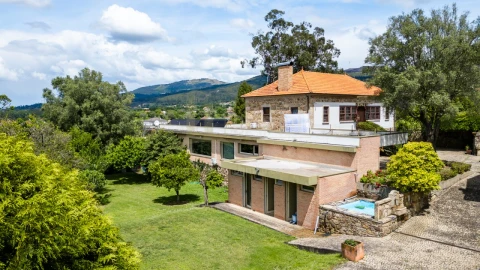 Quinta T6 para Venda em Cerdal
