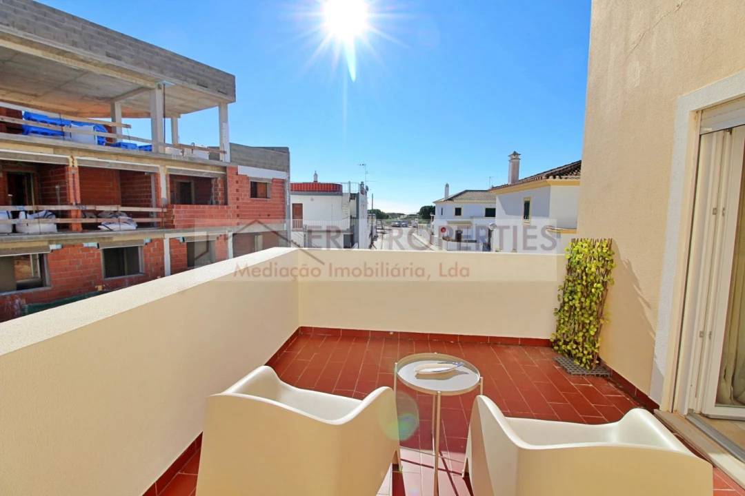 Apartamento T2 para Arrendamento em Altura Foto 1