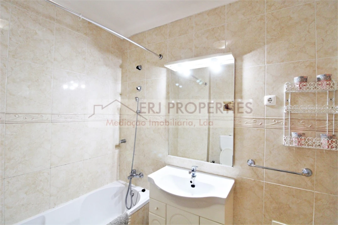 Apartamento T2 para Arrendamento em Altura Foto 11