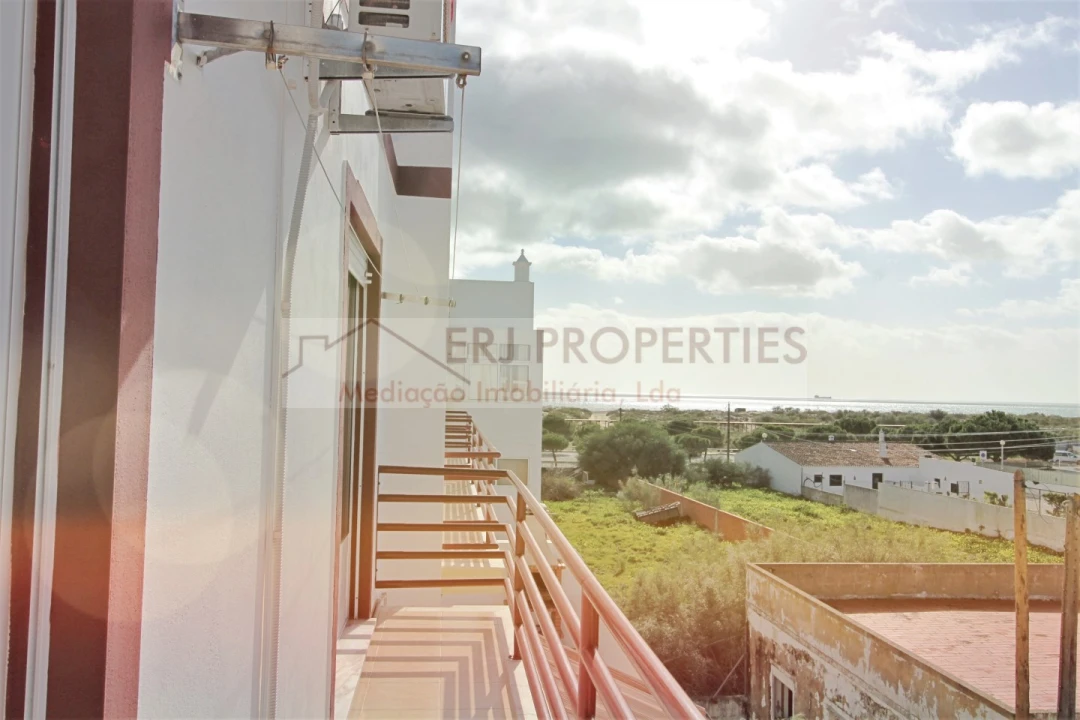 Apartamento T2 para Arrendamento em Altura Foto 12