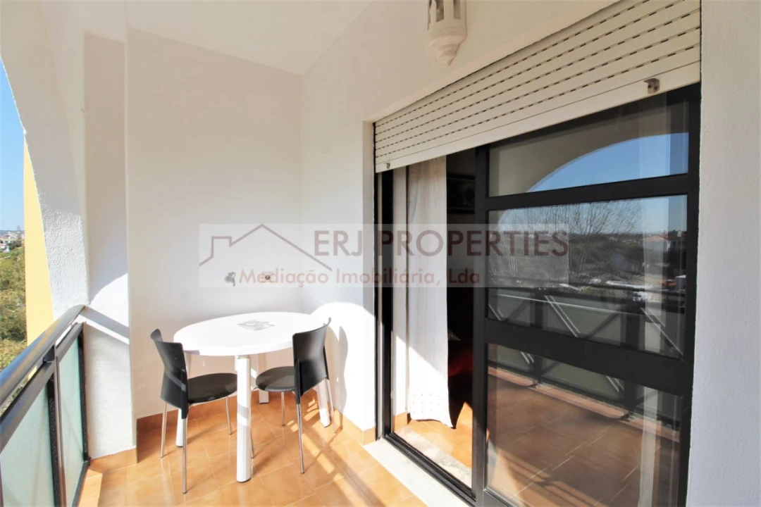 Apartamento T1 para Arrendamento em Altura Foto 2
