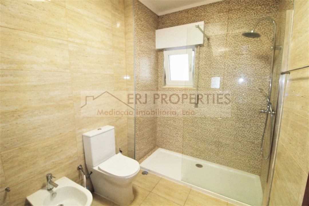 Apartamento T1 para Arrendamento em Altura Foto 11