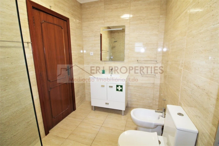 Apartamento T1 para Arrendamento em Altura Foto 12