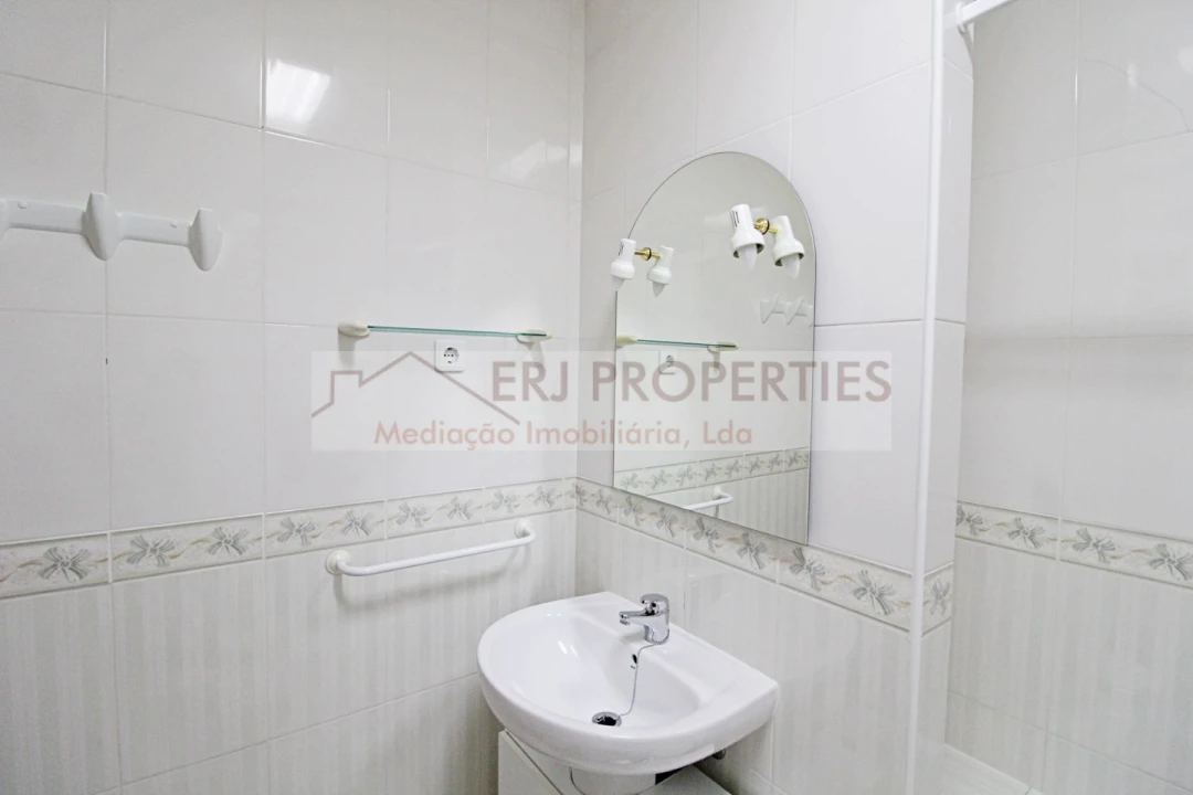 Apartamento T1 para Arrendamento em Altura Foto 14