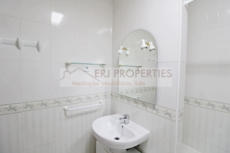 Apartamento T1 para Arrendamento em Altura Foto 14