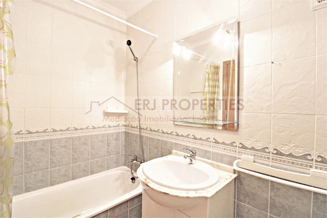 Apartamento T1 para Arrendamento em Altura Foto 9
