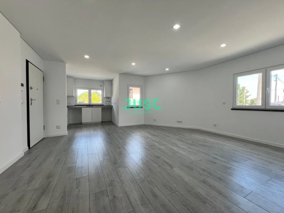 Apartamento T2 para Venda em Fernao Ferro Foto 1