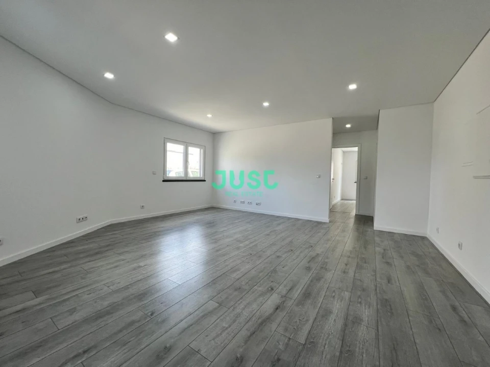 Apartamento T2 para Venda em Fernao Ferro Foto 2
