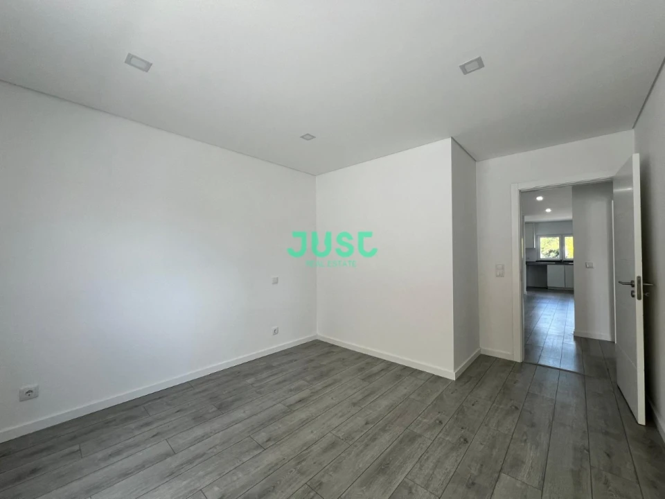 Apartamento T2 para Venda em Fernao Ferro Foto 5