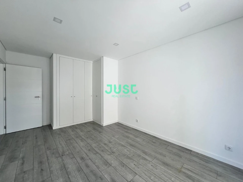 Apartamento T2 para Venda em Fernao Ferro Foto 7