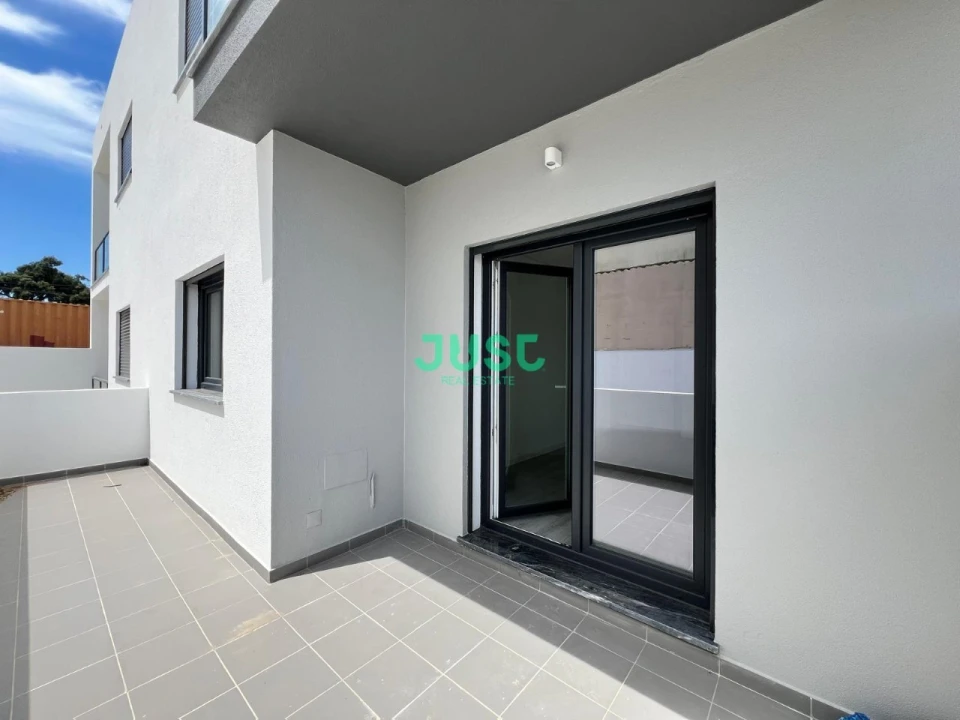 Apartamento T2 para Venda em Fernao Ferro Foto 8