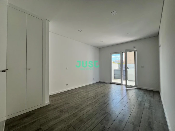 Apartamento T2 para Venda em Fernao Ferro Foto 6
