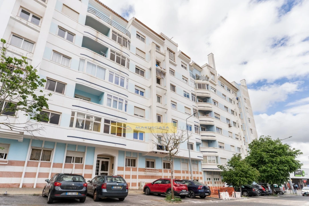 Apartamento T2 para Venda em Algueirão-Mem Martins Foto 1