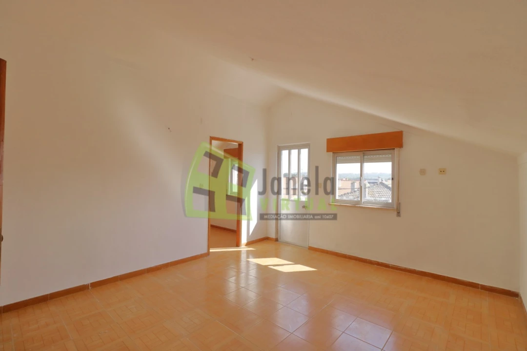 Moradia T4 para Venda em Quinta do Conde Foto 5