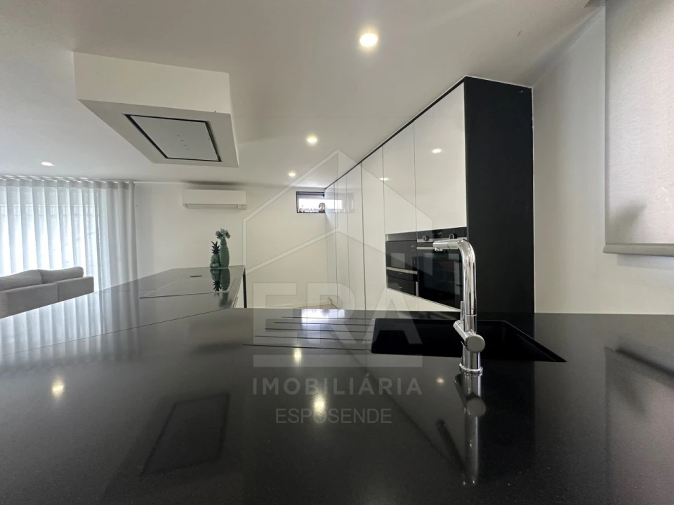 Moradia T4 para Venda em Areosa Foto 5