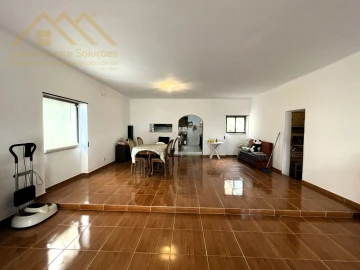 Moradia T3 para Venda em Santa Maria, São Pedro e Matacães