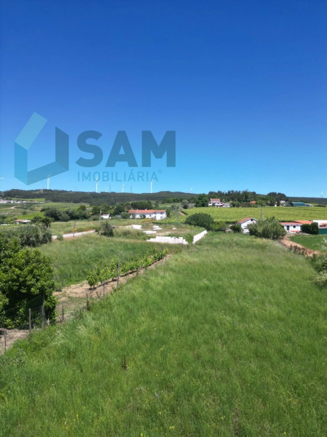 Terreno para Venda em Carvoeira e Carmões Foto 1