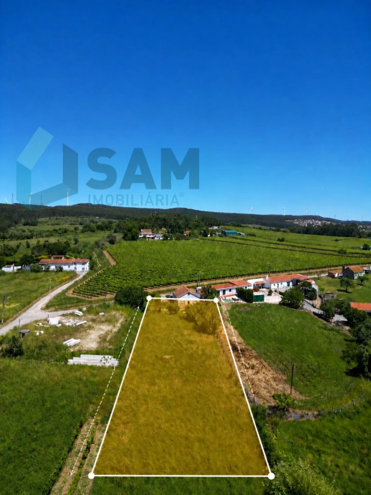 Terreno para Venda em Carvoeira e Carmões Foto 1