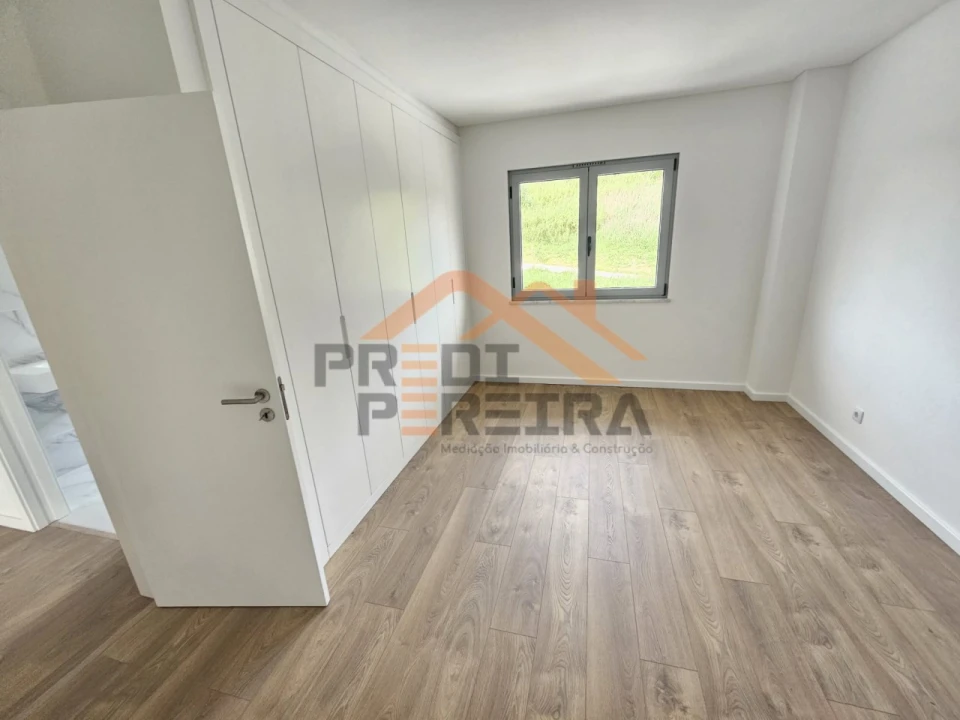 Apartamento T2 para Venda em Camarate, Unhos e Apelação Foto 16