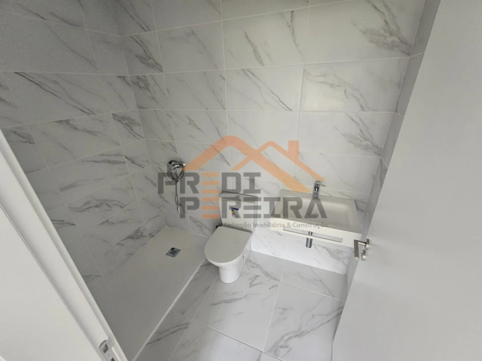 Apartamento T2 para Venda em Camarate, Unhos e Apelação Foto 17