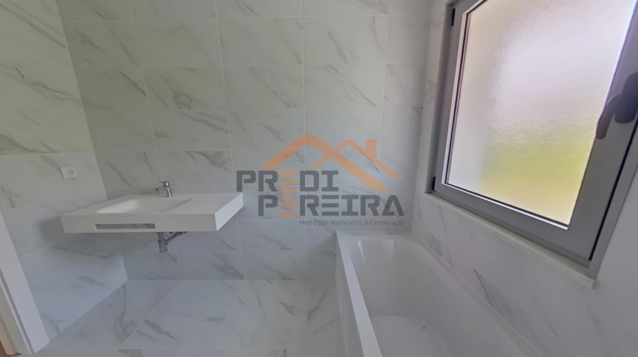 Apartamento T2 para Venda em Camarate, Unhos e Apelação Foto 28