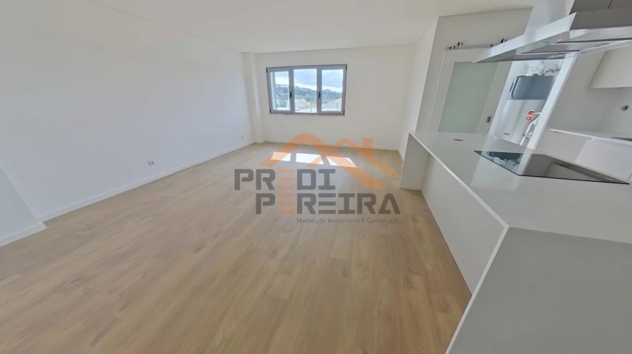 Apartamento T2 para Venda em Camarate, Unhos e Apelação Foto 8