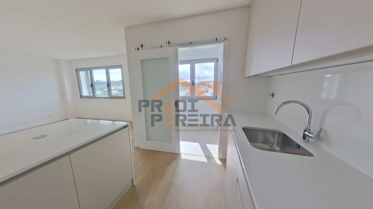 Apartamento T2 para Venda em Camarate, Unhos e Apelação Foto 1