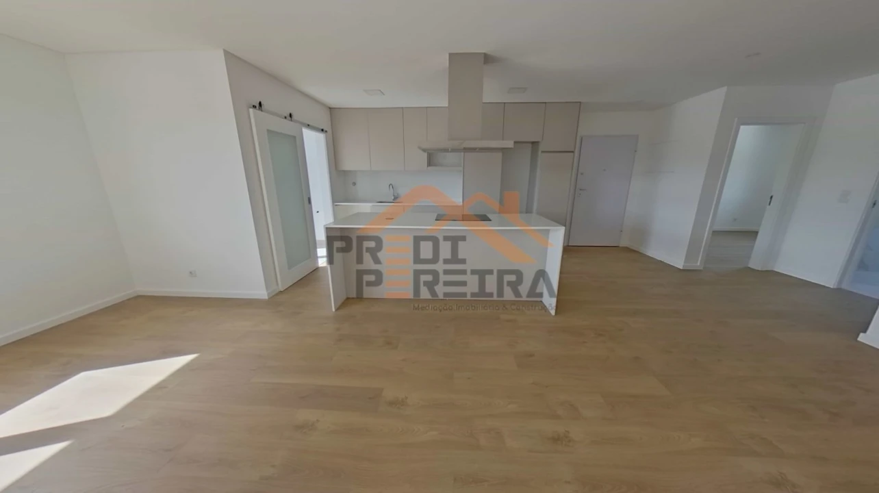 Apartamento T2 para Venda em Camarate, Unhos e Apelação Foto 9